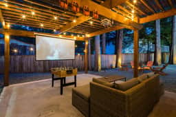 Bunny Bliss - Lower Level, HotTub, FirePit,Theatre